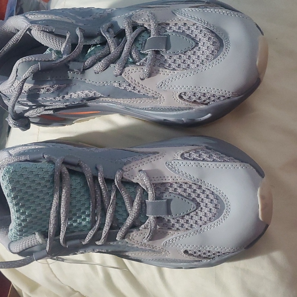 Adidas sneakers size 8 1/2